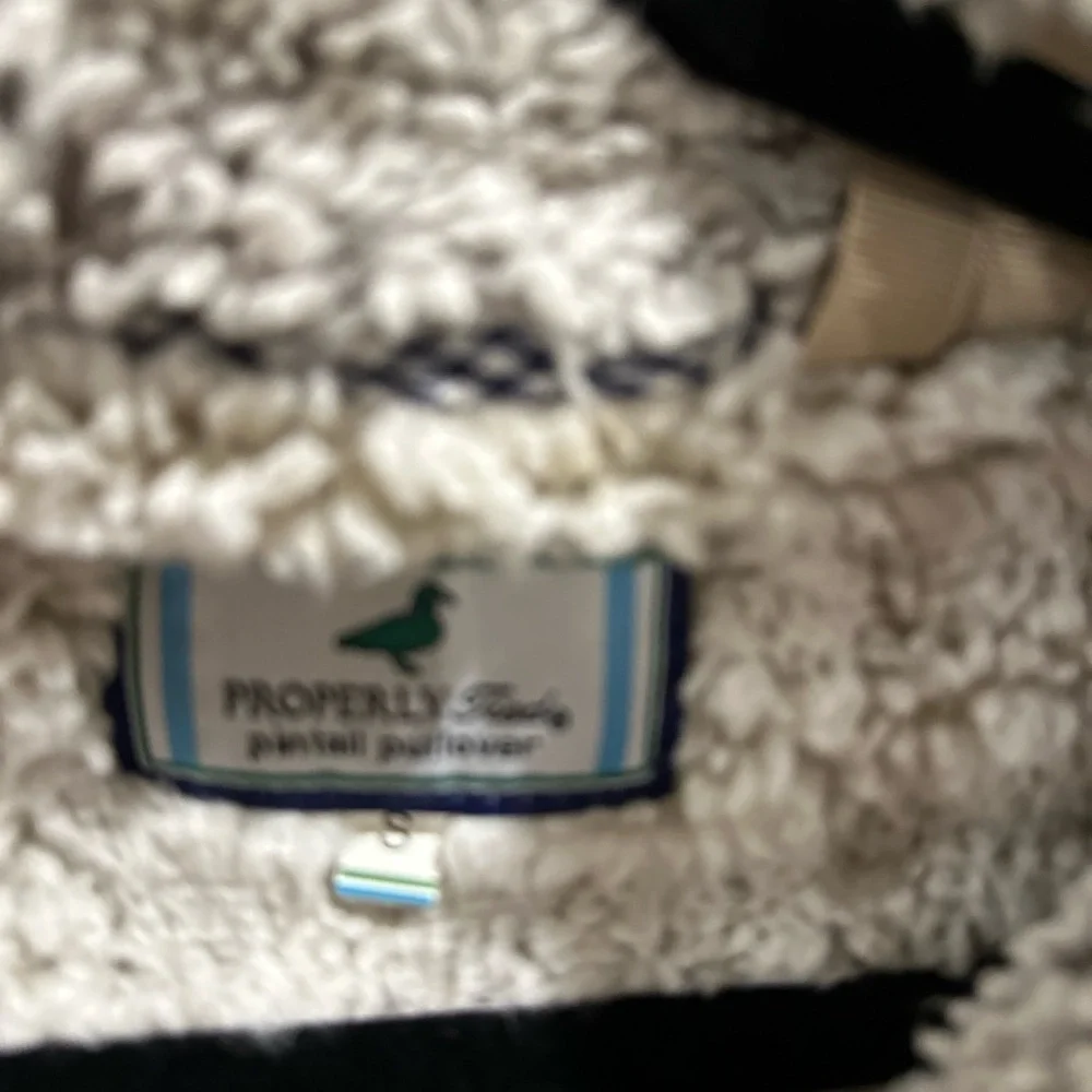 Small Sherpa pullover women’s size small - Picture 3 of 6